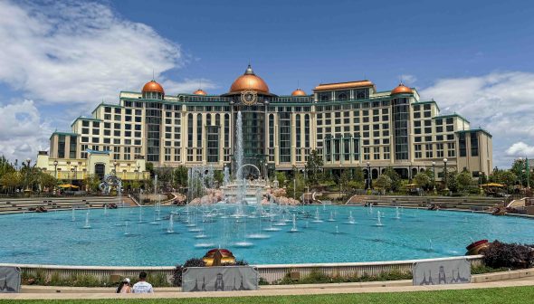 Helios Grand Hotel: como é se hospedar dentro do Epic Universe